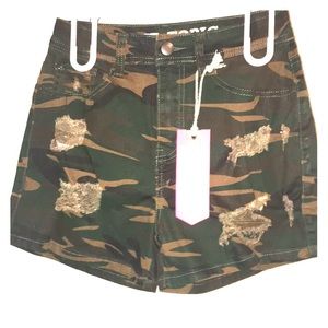 Camo distressed shorts